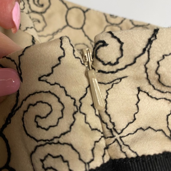 Harold’s Beautiful Embroidered Skirt Size 8 - Picture 6 of 7